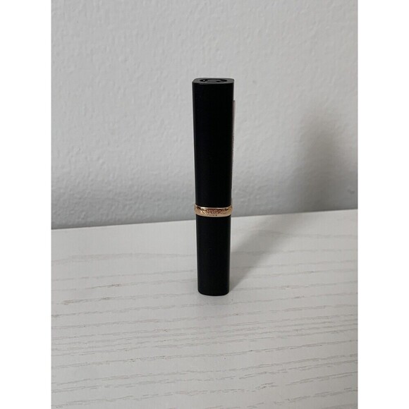 Loreal Color Riche Voluminous Matte Lipstick, #203 Le Rouge Avant-Garde *NEW* - Picture 3 of 10